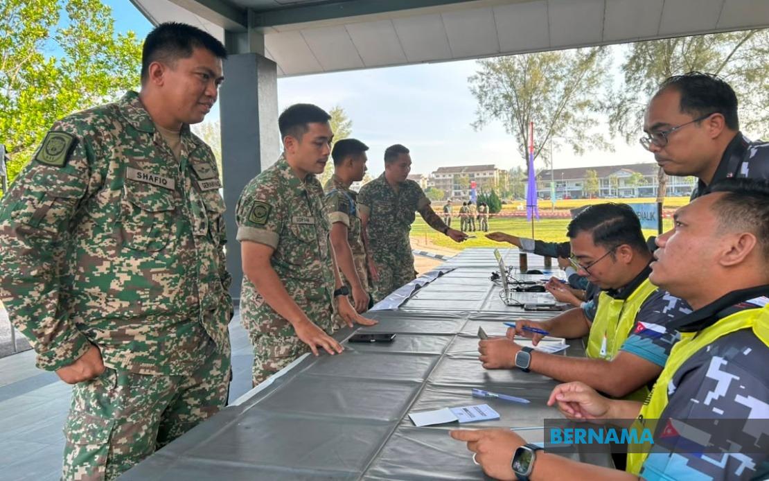 Johor Early Voting Begins Under Clear Skies as Security Personnel Cast Ballots