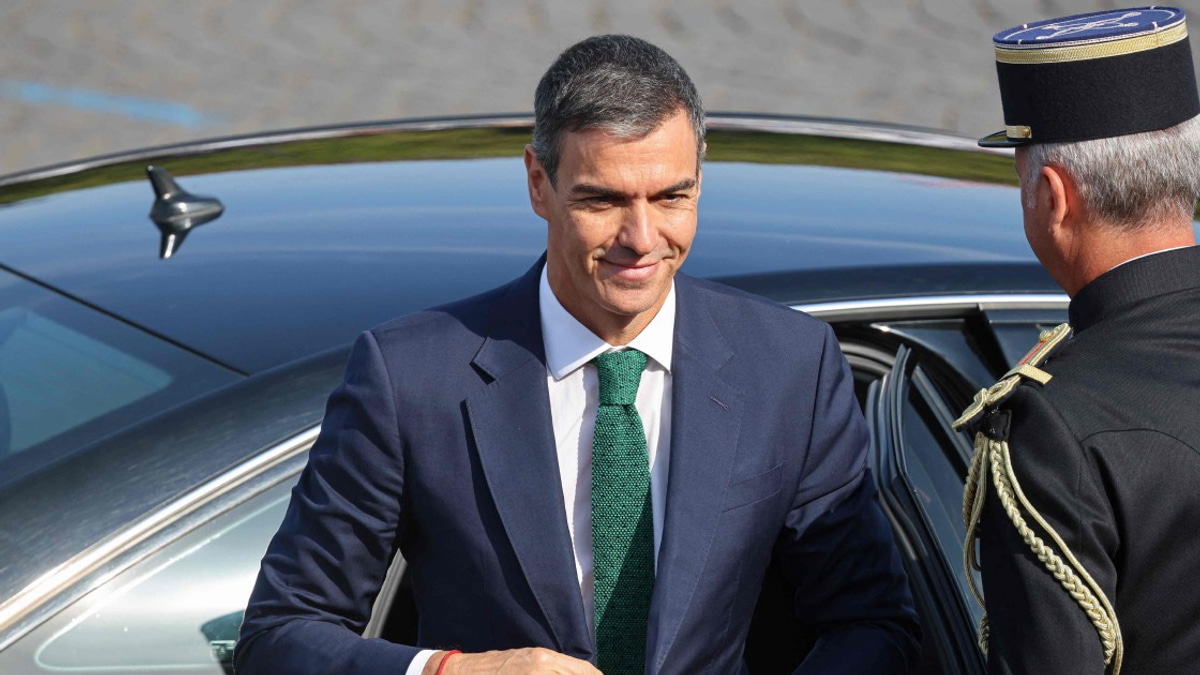 Spain's PM hails united national team heading into World Cup final showdown