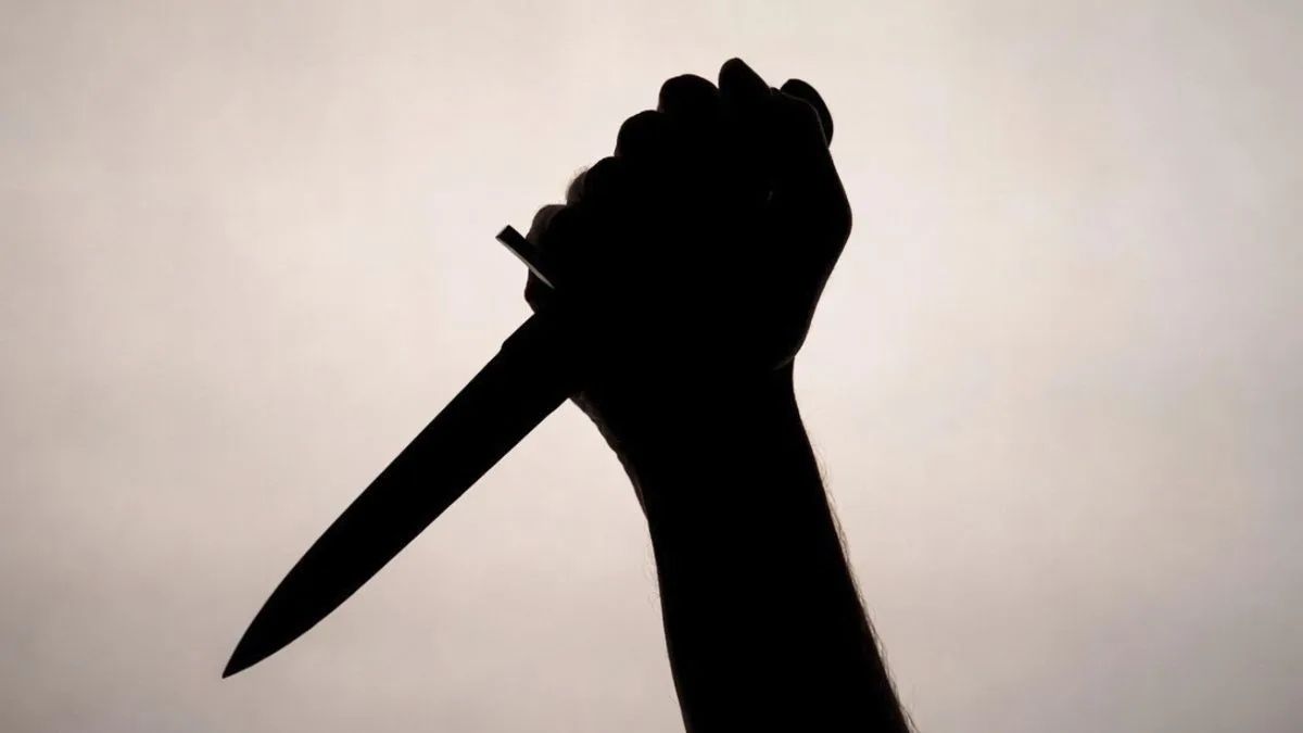 19-year-old woman stabbed in broad daylight at Indian market; suspect at large