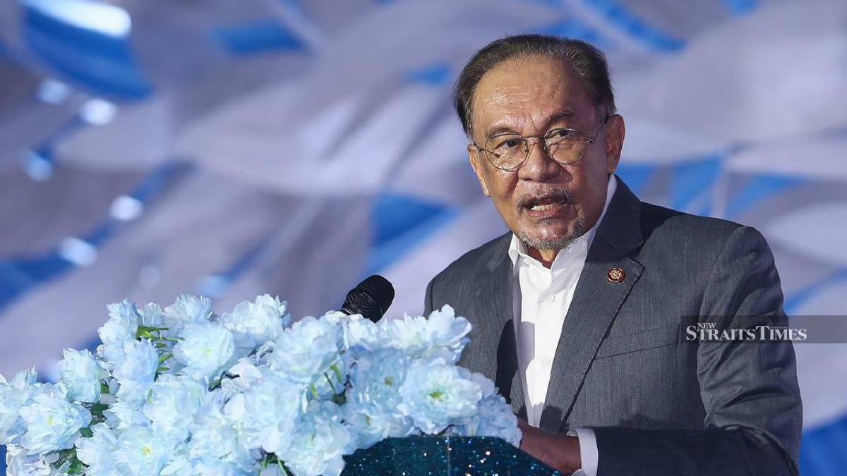 Anwar Vows to Expel Israelis Linked to Network School in Forest City