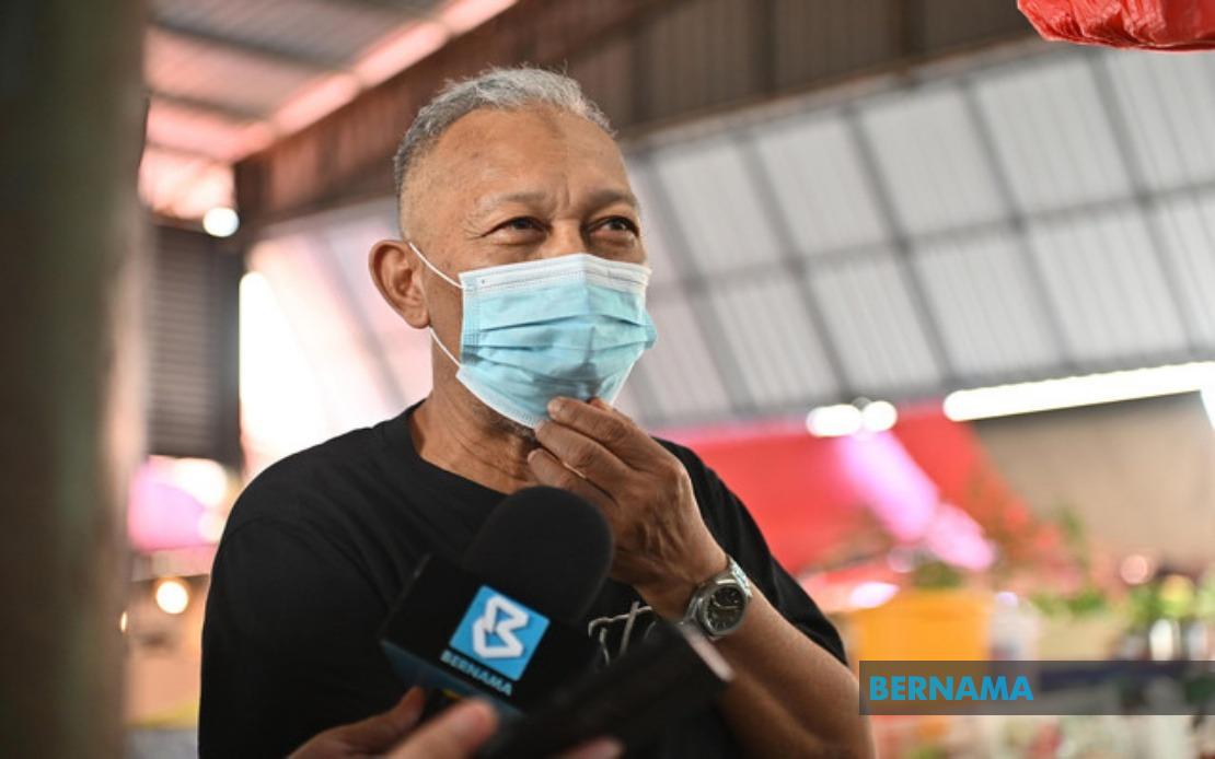 Life Goes On in Serian as Hazardous Air Quality Forces Hard Choices for Traders and Schools