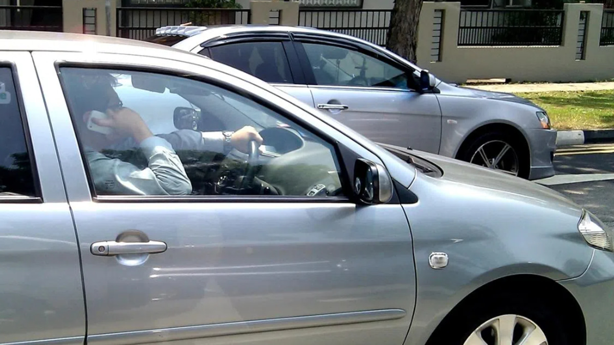 Singapore tightens driving laws with new penalties for phone use and reckless endangerment