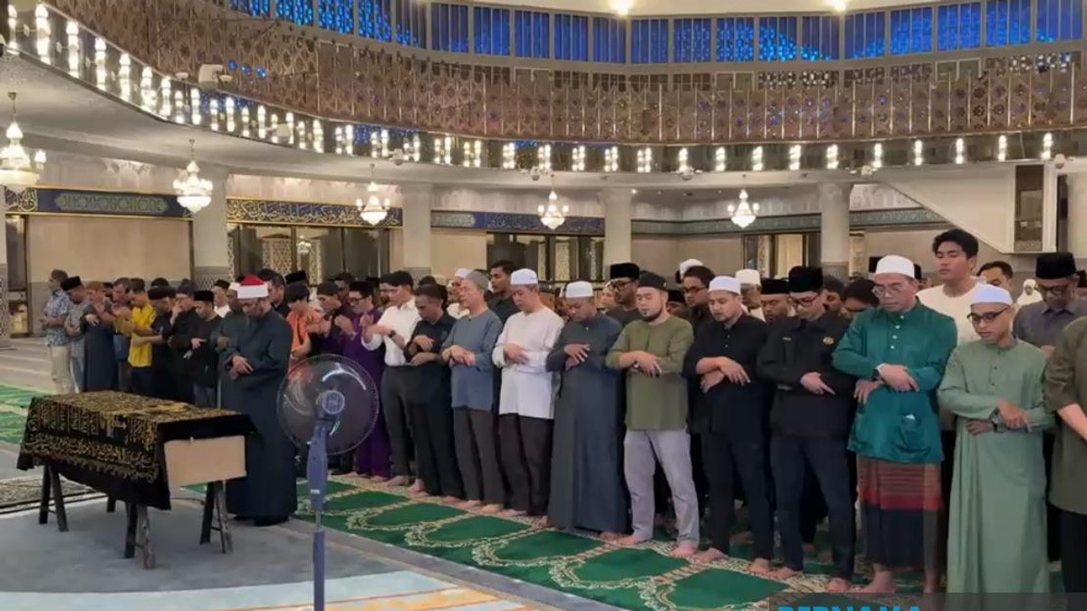 Nancy Shukri's Husband Laid to Rest Following Funeral Rites at National Mosque