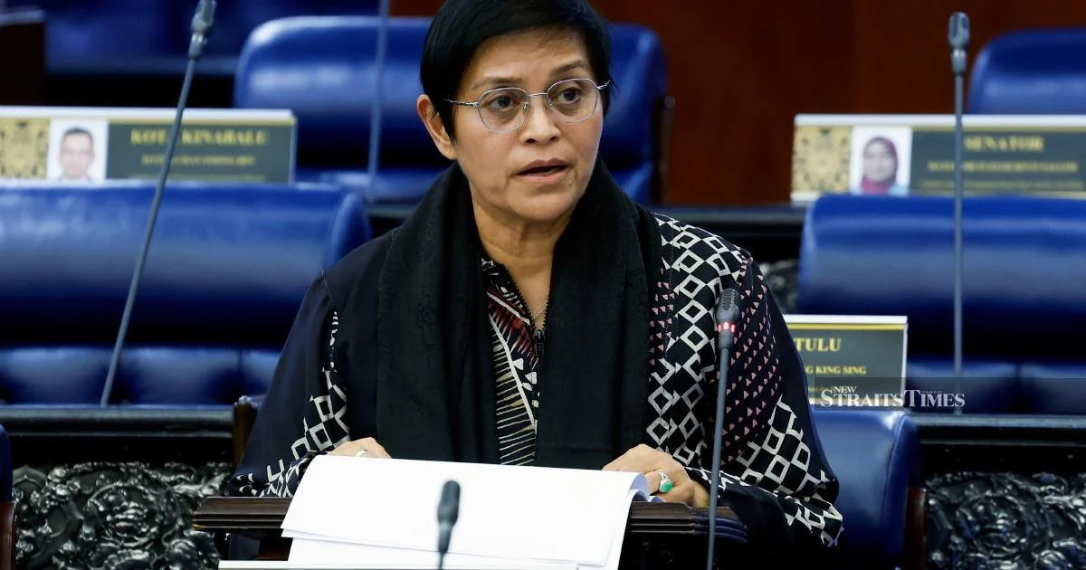 MACC Chief's Share Holdings Shielded From Public Scrutiny, Says Azalina
