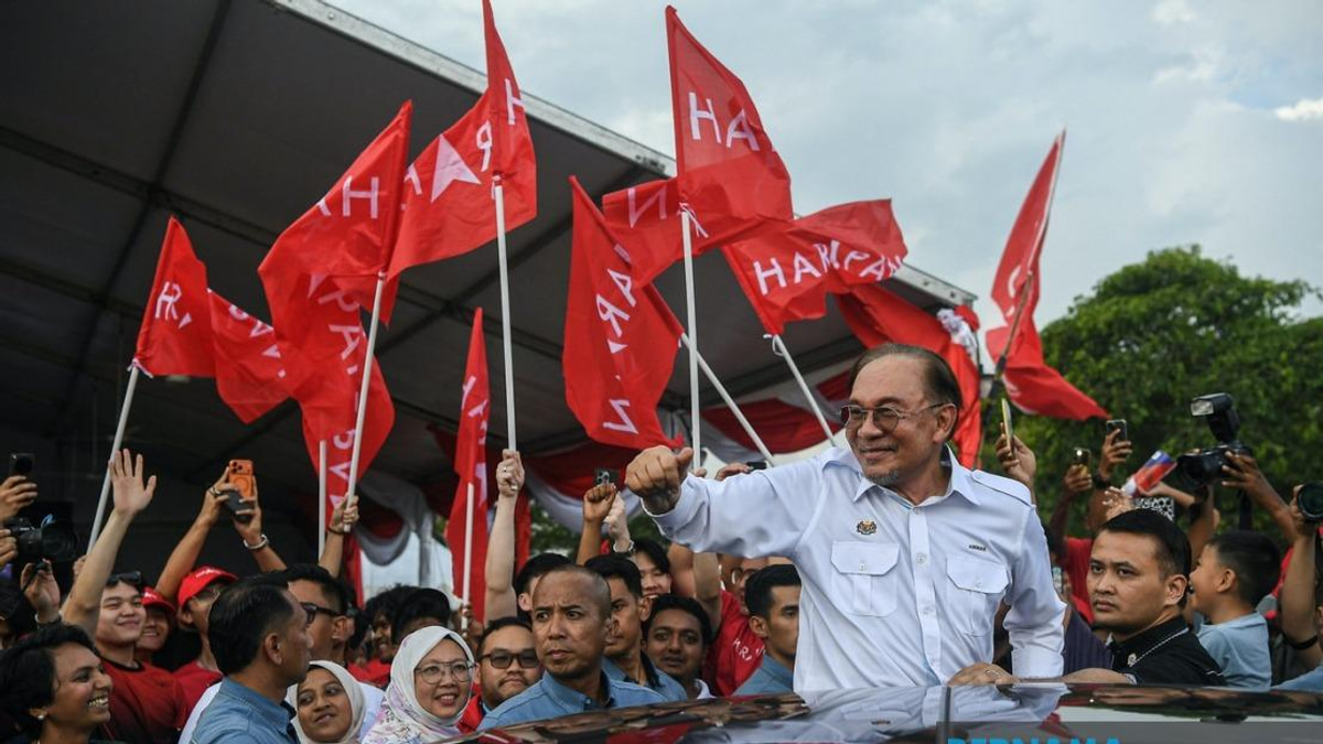 In Johor's Election Campaign, Elderly Voters Still Prefer Meeting Candidates Face-to-Face Over Digital Outreach