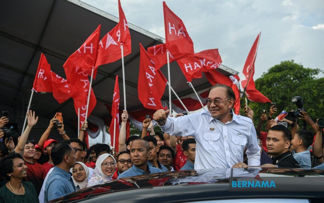 Anwar's Johor Campaign Trail Energises Pakatan Harapan Push Ahead of State Election