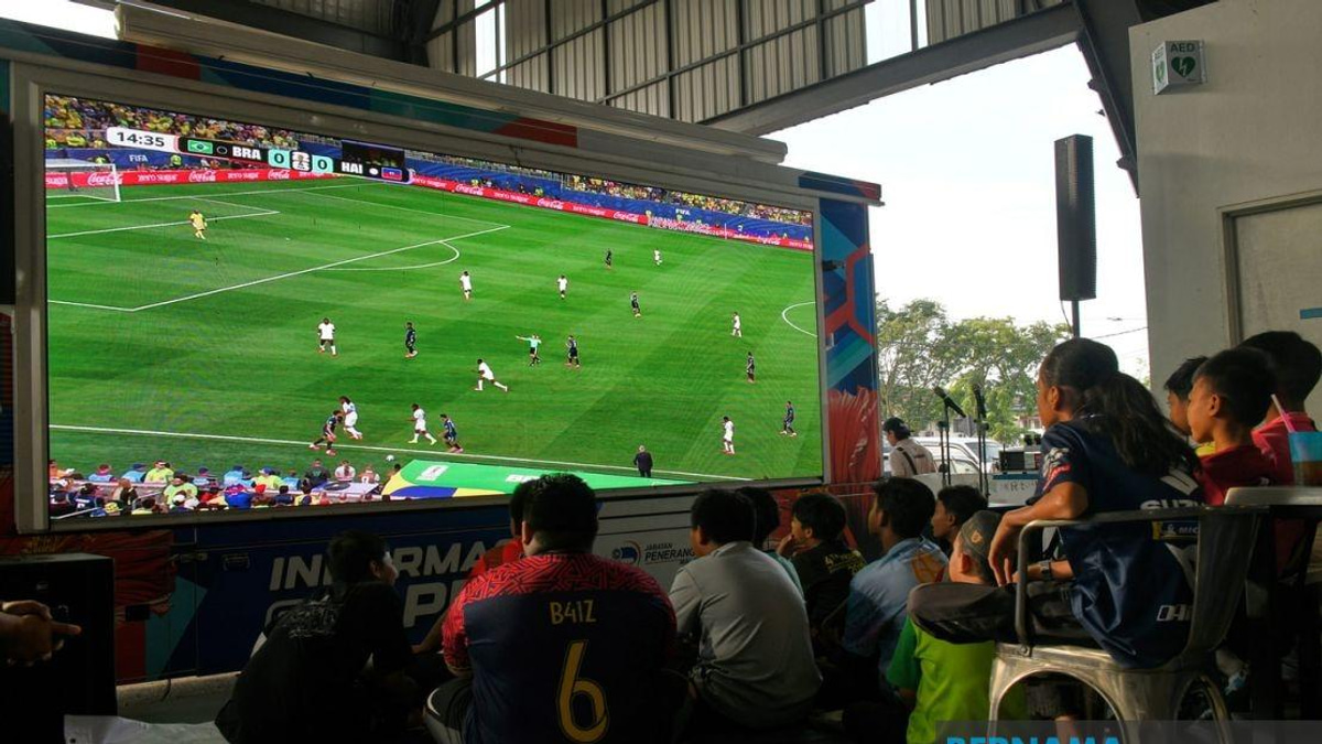 Free World Cup Broadcasts Ease Burden on Malaysian Food Traders and Public
