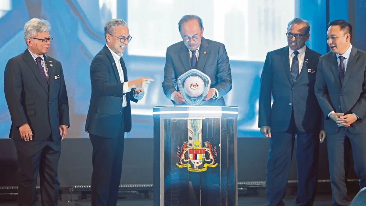 Malaysia Must Reshape National Security Strategy for Modern Threats, Says Anwar