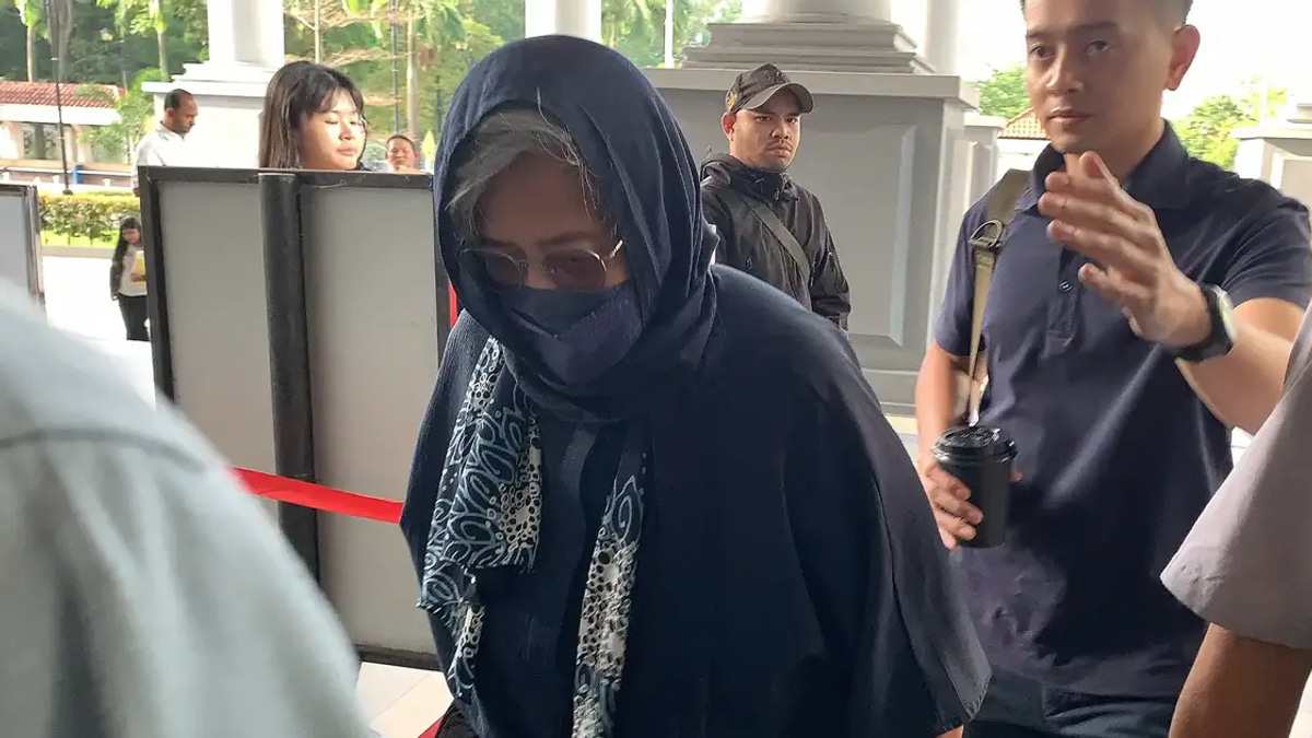 Prosecution Challenges Stay Application in Case Involving Daim's Daughter
