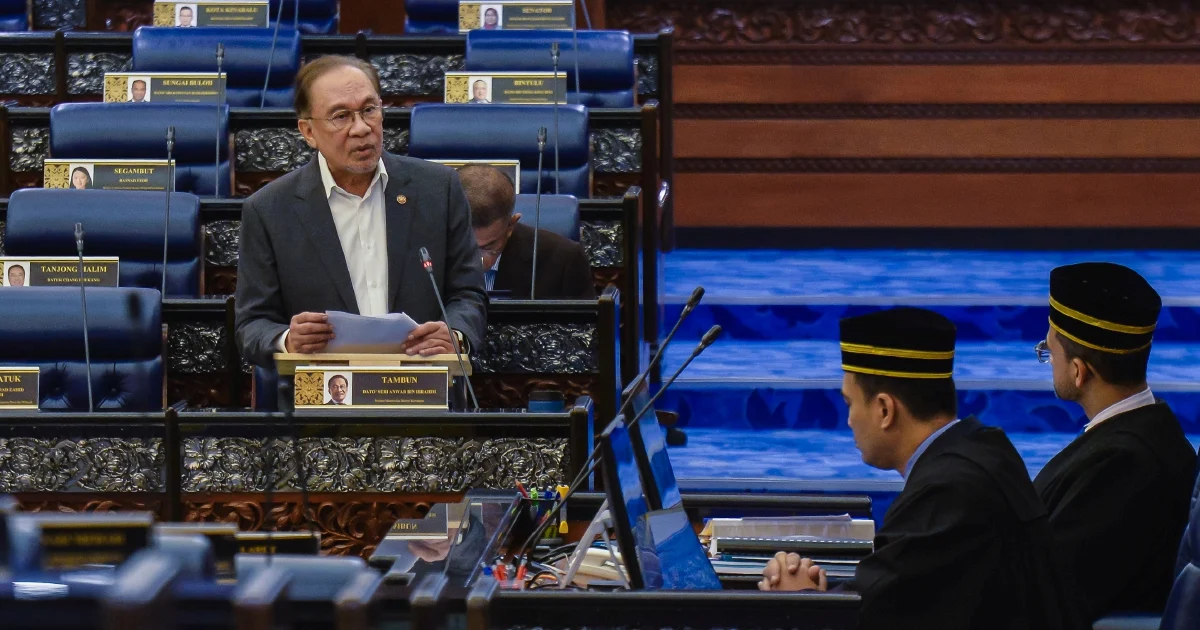 Anwar Distances Himself From Johor Felda Settlers' Day Cancellation Directive