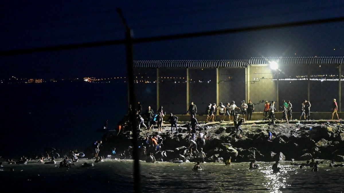 Spain Mobilises Forces as Thousands of Moroccan Migrants Surge Toward Ceuta