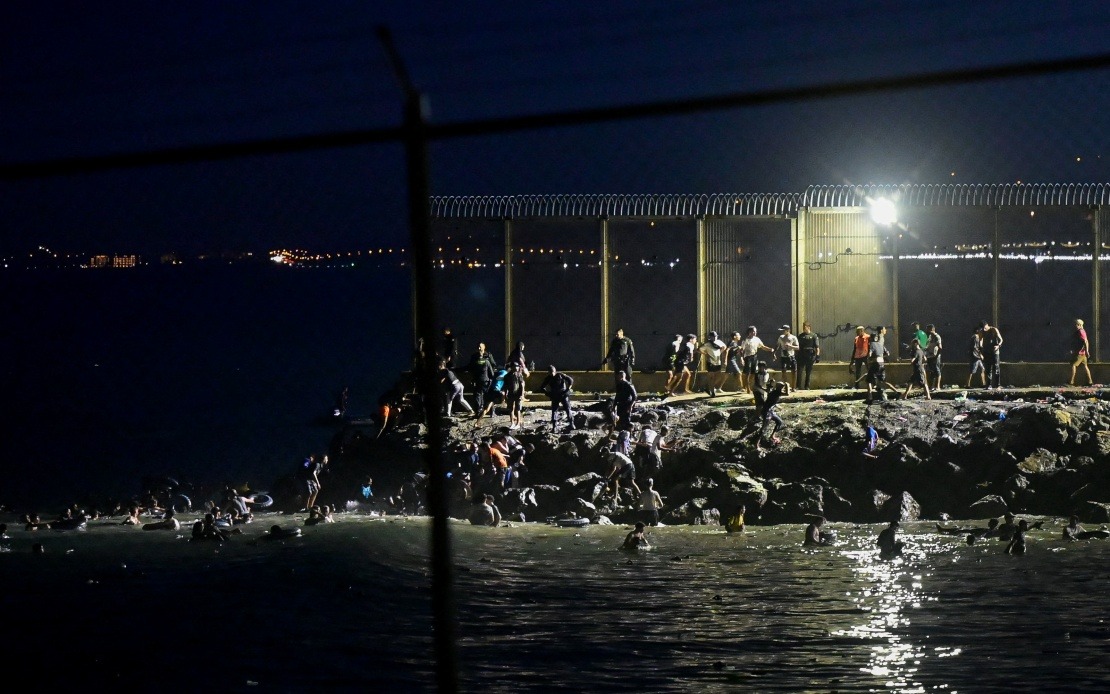 Spain Mobilises Forces as Thousands of Moroccan Migrants Surge Toward Ceuta