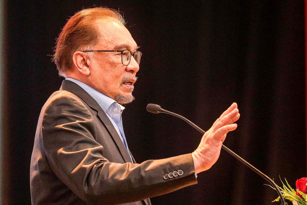 Anwar Ibrahim praises customs agency for intercepting questionable cargo destined for Israel at Johor port