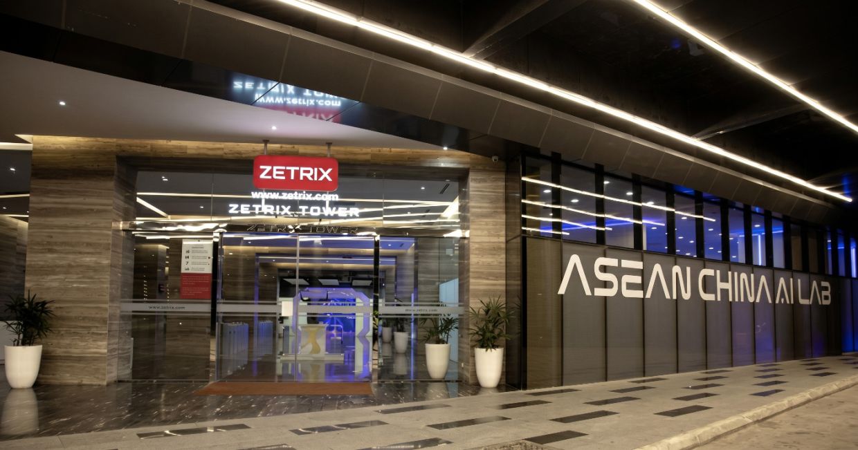 Zetrix AI Distances Itself from Former Minister's Graft Case as Stock Crashes 50%