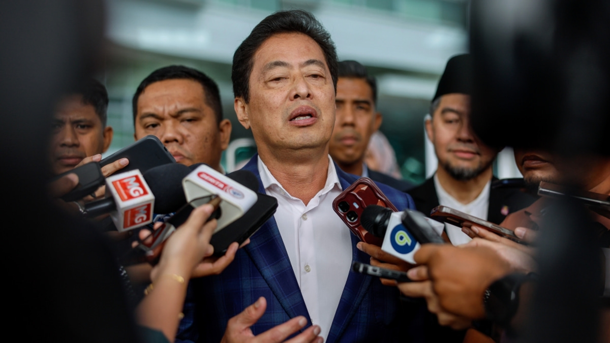 Azam Baki Denies Involvement in RM178 Million Contract to Brother-Linked Company