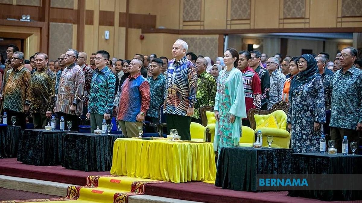 Sultan Nazrin Presides Over Perak's 2026 Merdeka Month Celebration with Record Student Participation