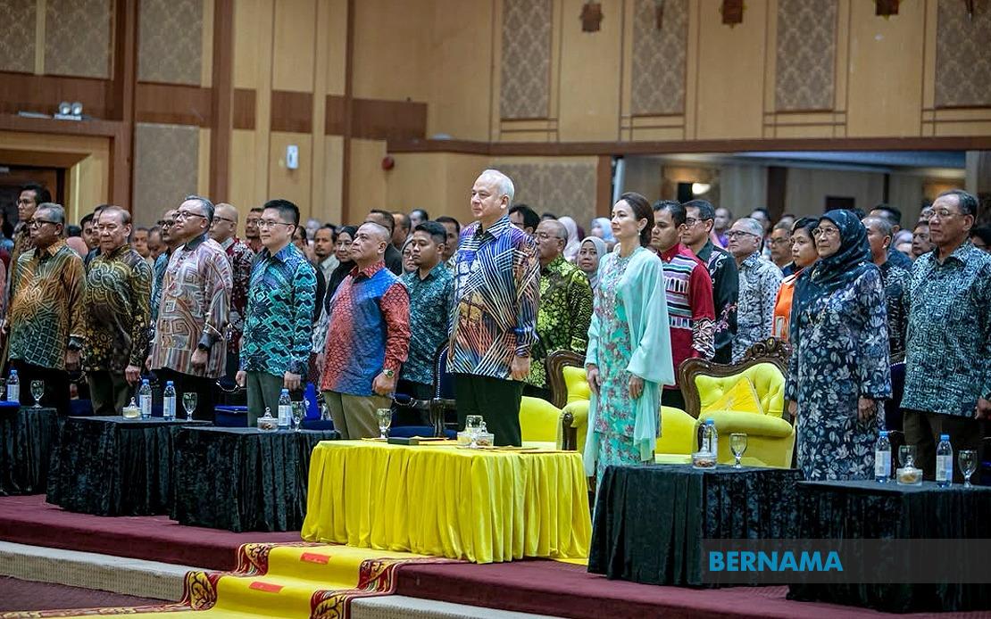 Sultan Nazrin Presides Over Perak's 2026 Merdeka Month Celebration with Record Student Participation