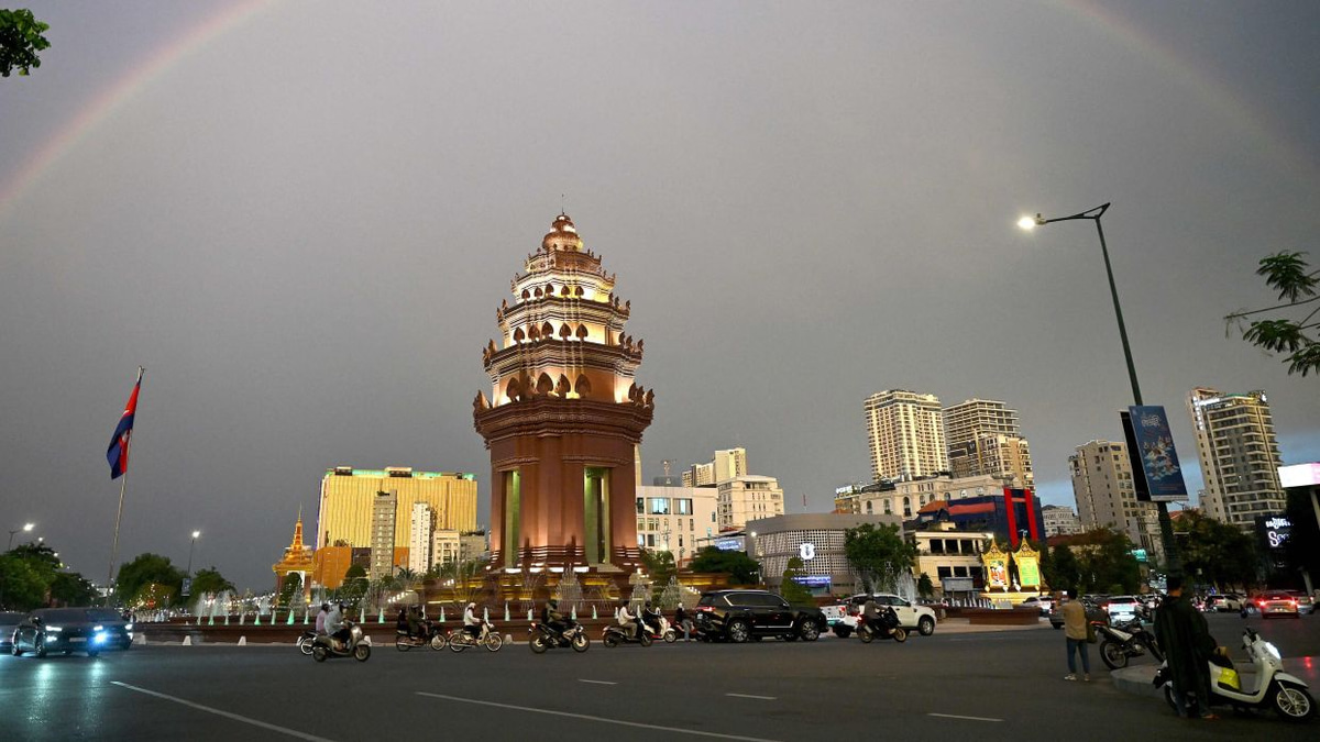 Malaysia's Political Calendar Intensifies as Budget Pledges and Legal Battles Dominate