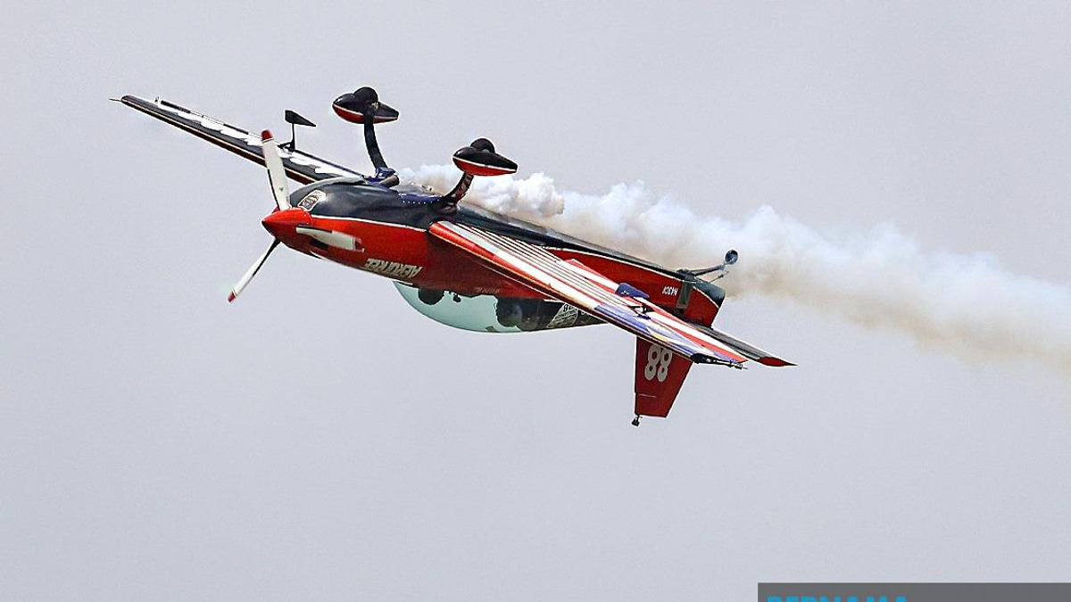 Decorated RMAF Pilot Halim Othman Showcases Four Decades Of Expertise In Inaugural Merdeka Sunset Aerial Display