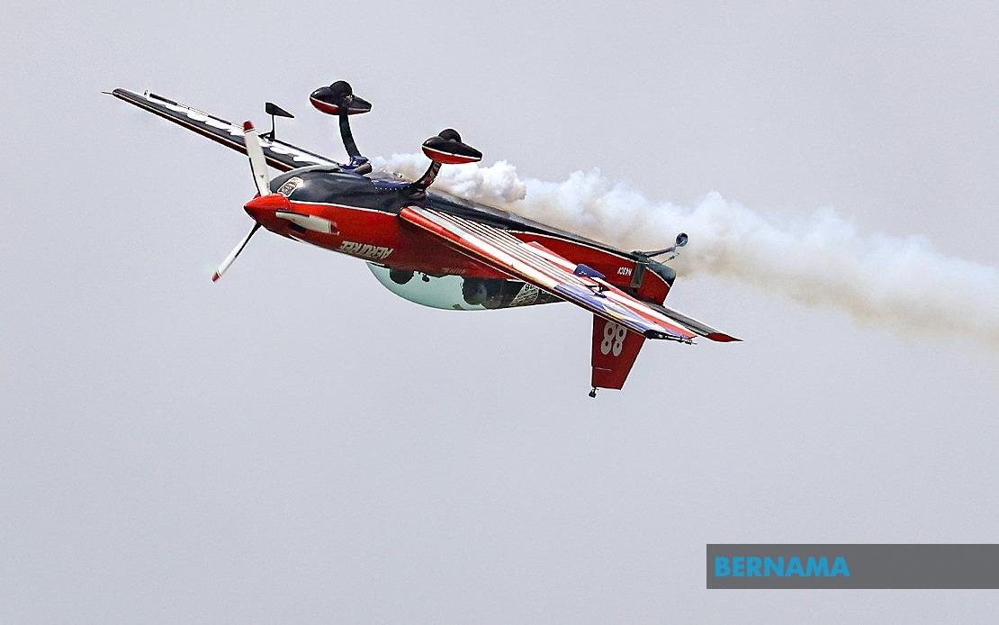 Decorated RMAF Pilot Halim Othman Showcases Four Decades Of Expertise In Inaugural Merdeka Sunset Aerial Display