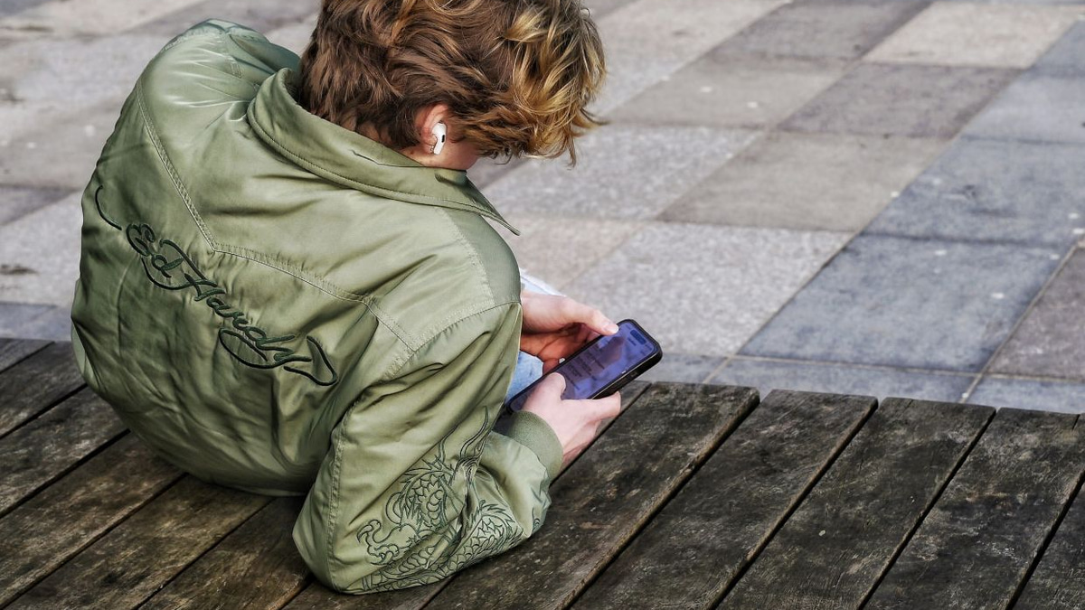 UK Teen Survey Shows Overwhelming Rejection of Planned Social Media Curfew