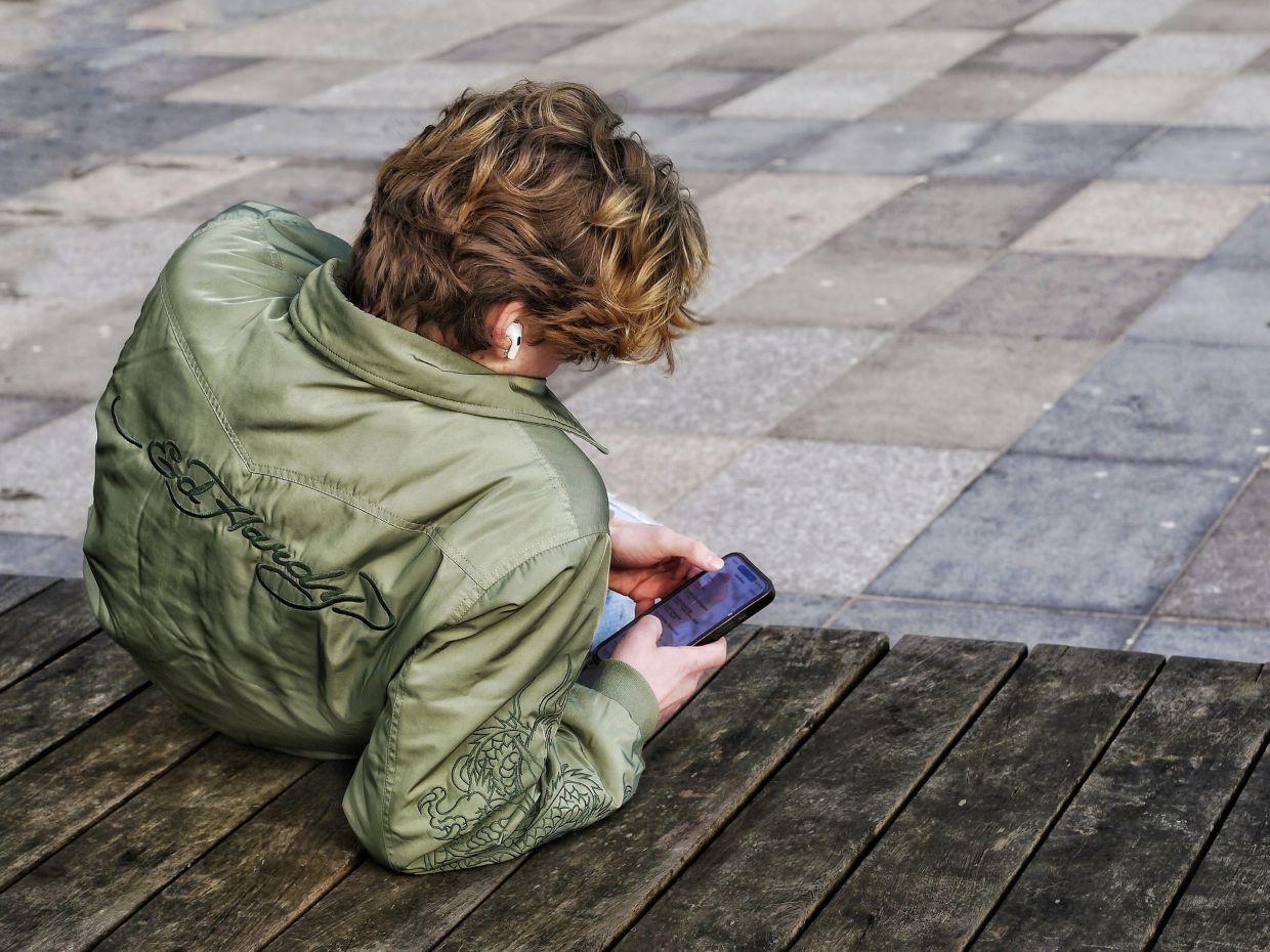 UK Teen Survey Shows Overwhelming Rejection of Planned Social Media Curfew