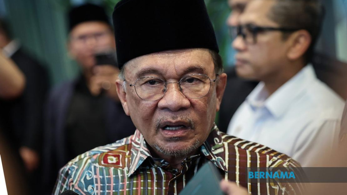 PM Anwar Takes Firm Stance on Refugee Gatherings, Vows Law Enforcement