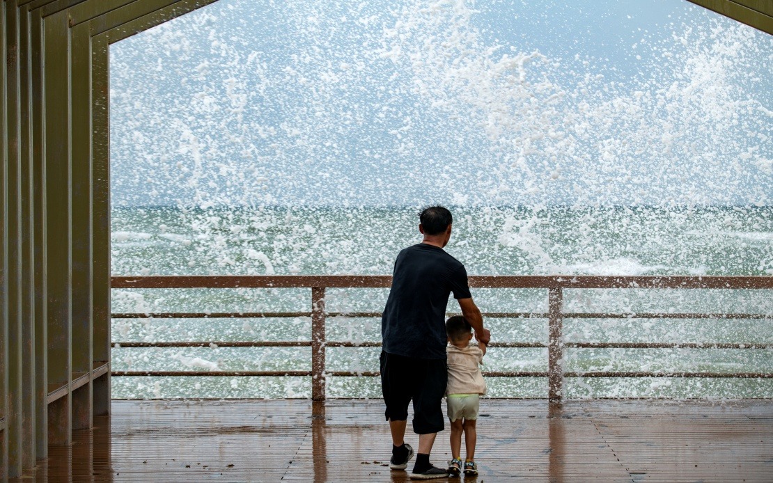 Typhoon Maysak Sweeps Into Hainan, Halting Transport Networks Across Southern China