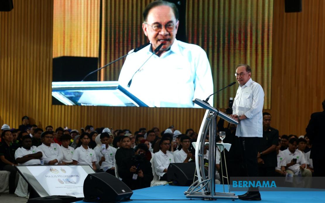 PM Anwar Launches Bakat MADANI to Develop 25,000 Talents Across Strategic Sectors