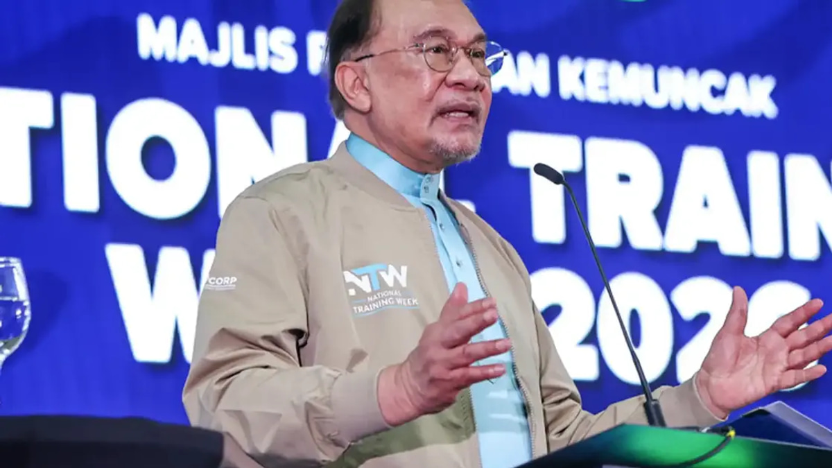 Anwar Defends Loyalty of Non-Malay Communities, Rejects Sanusi Comments