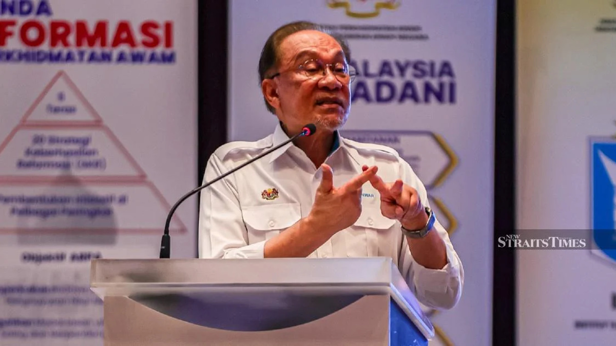 Anwar Defends Mat Sabu After Controversy Over Tangkak Speech