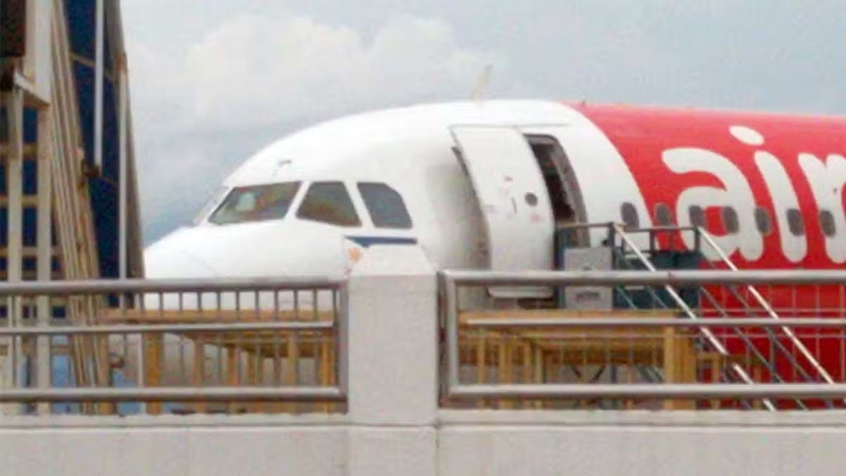 Landing Gear Fault Forces AirAsia Flight Cancellation at Tacloban Airport