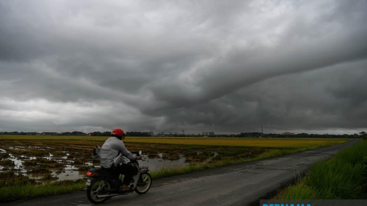 MetMalaysia Issues Thunderstorm Alert Across Peninsular Malaysia and East Malaysia Until Evening