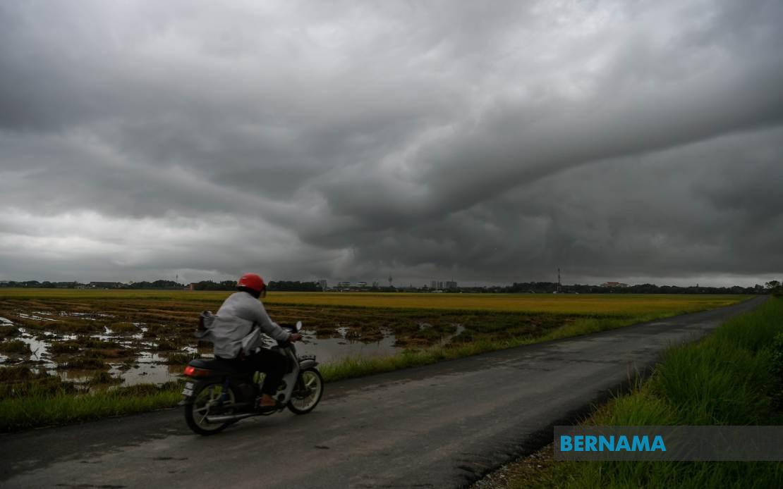 Severe Weather Alert Across Eight States as Thunderstorms Sweep Malaysia Until Evening