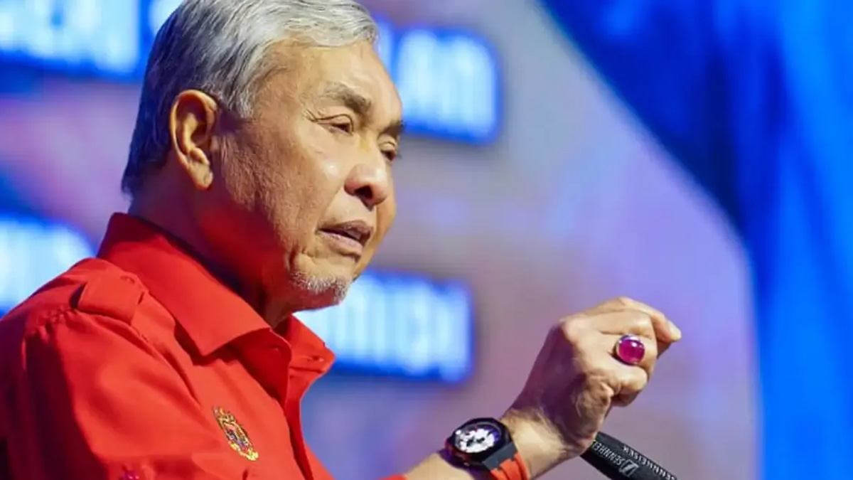 Zahid Defends BN Ministers, Says PM Has Authority to Remove Underperformers