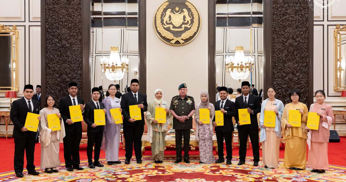 Fourteen Outstanding Malaysians Honoured with Royal Scholarship from Sultan Ibrahim