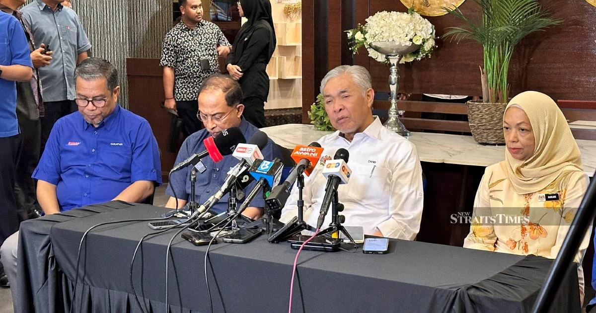 Zahid Urges Coalition Partners to Leave Najib-Rosmah Past Behind in Johor Battle