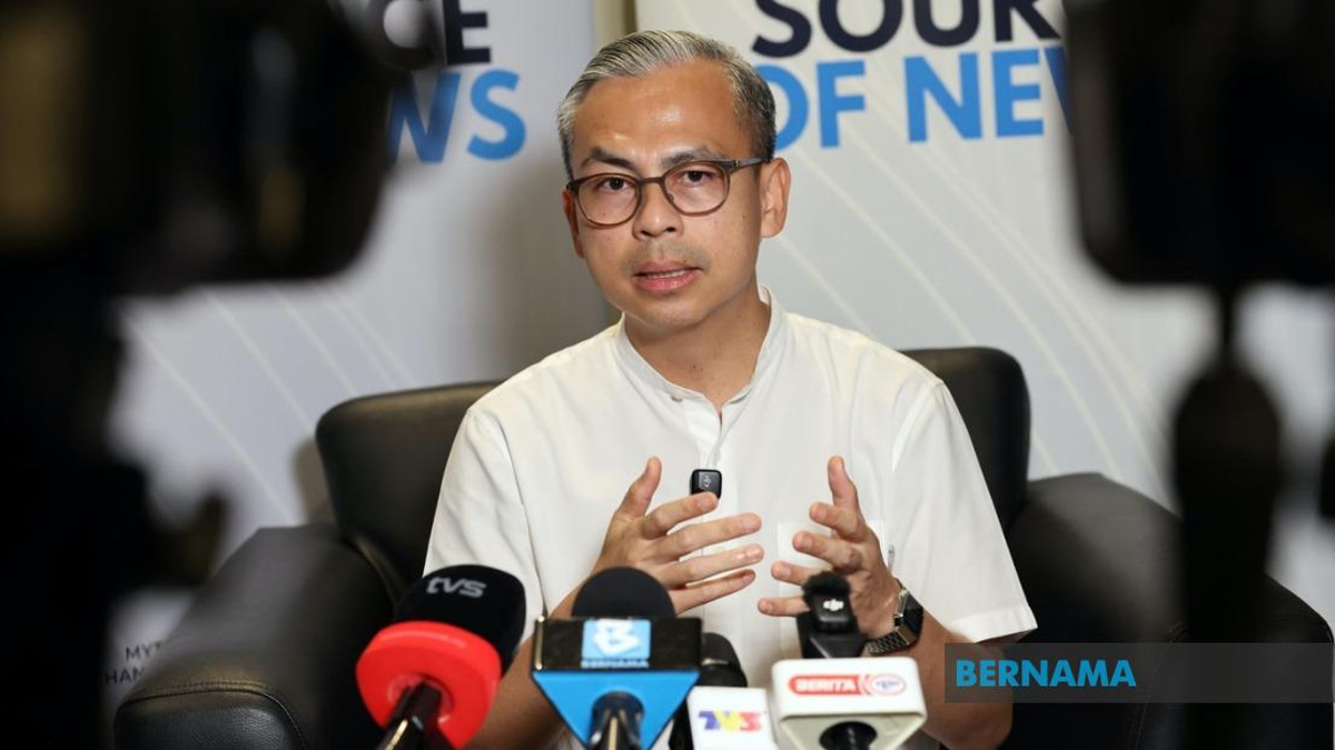 Social Media Platforms Must Step Up Misinformation Fight During Johor Election, Says Fahmi