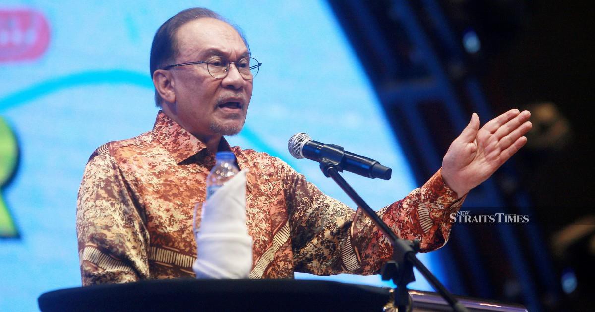 Anwar Insists Tabung Haji and Felda Probes Are Politically Neutral