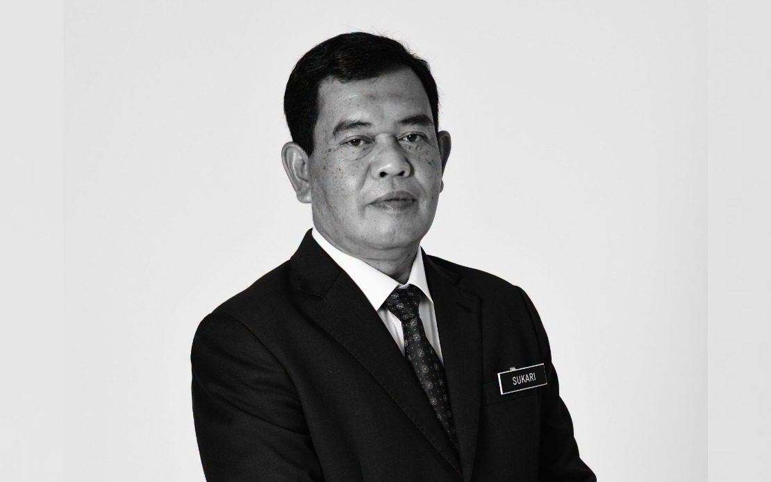 Communications Minister Fahmi Pays Tribute to Former Information Department Chief Mohd Sukari