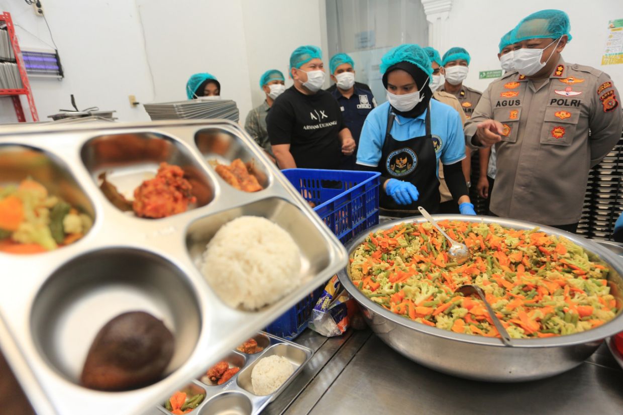 Indonesia's Free Meals Scheme Grapples with Massive Food Waste Problem
