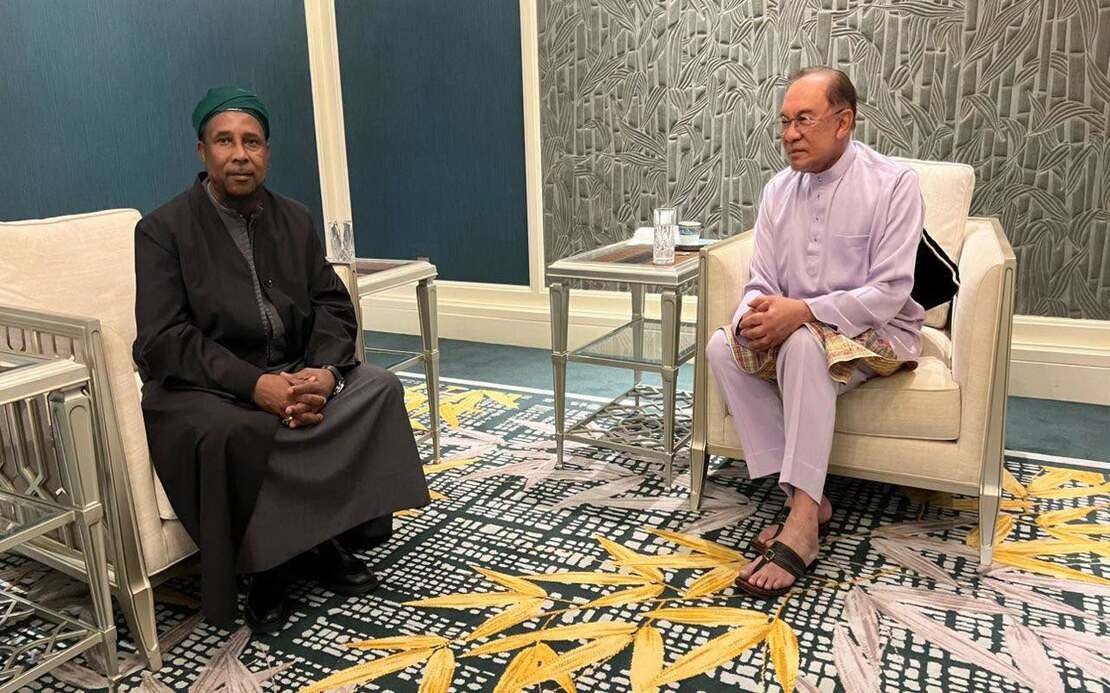 PM Anwar Bids Farewell to Gambian Islamic Scholar After Month-Long Malaysian Engagement
