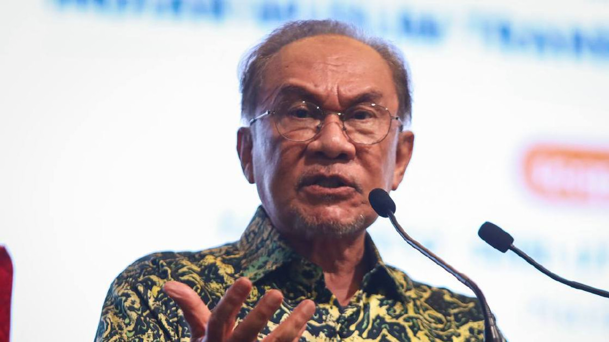 No Special Treatment for Refugees, Anwar Warns Over Public Order