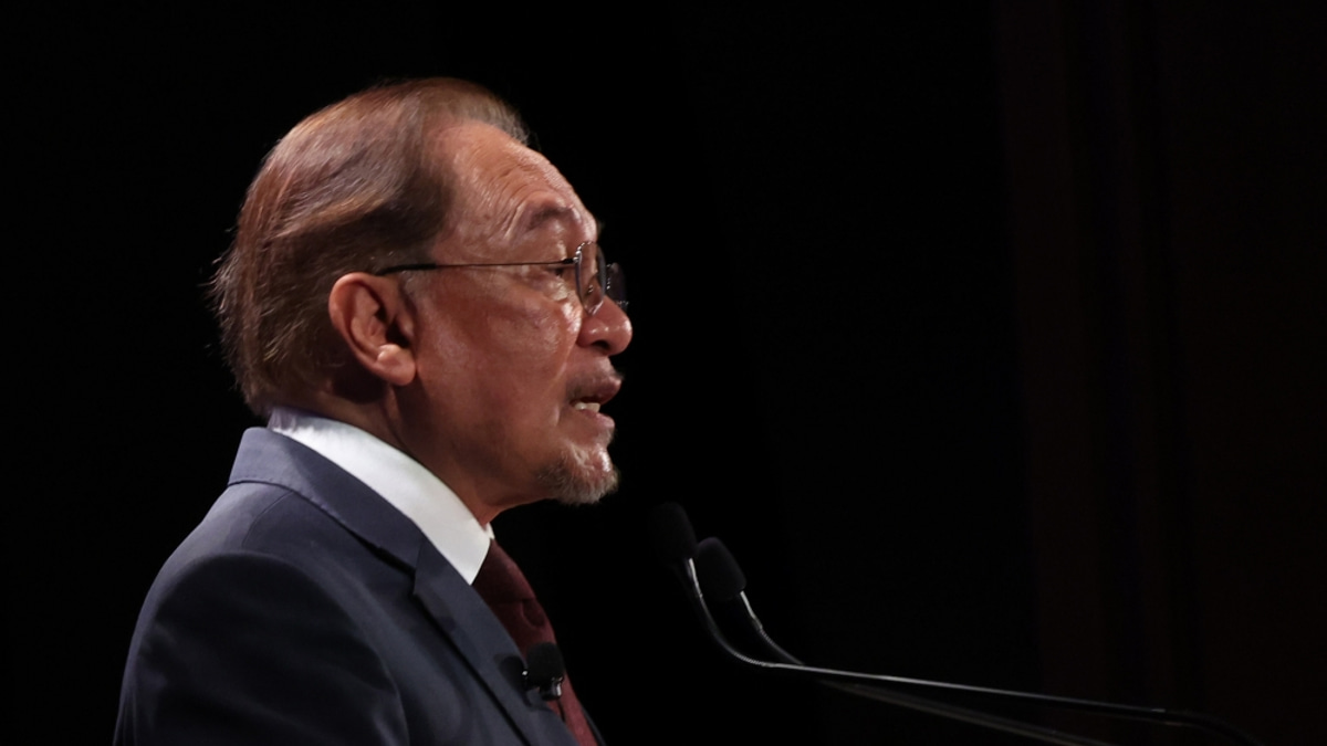 Anwar Files Defamation Suit Against PAS Deputy President Tuan Ibrahim