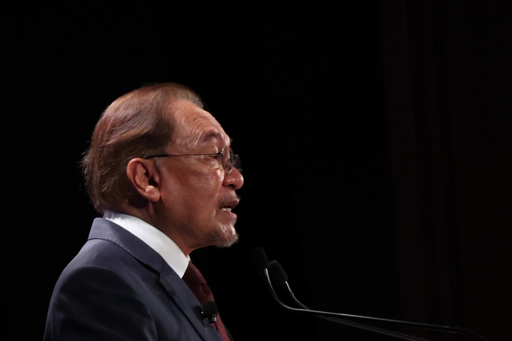 Anwar Files Defamation Suit Against PAS Deputy President Tuan Ibrahim