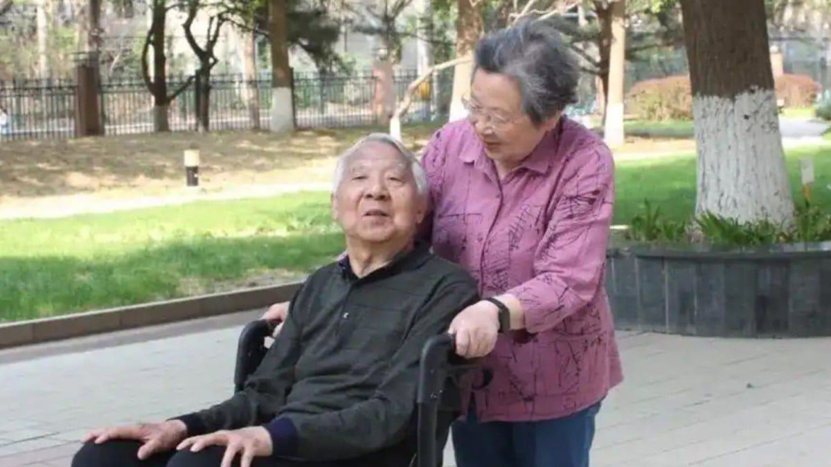 At 90, Beijing woman redefines eldercare by preserving Alzheimer's husband's autonomy and self-worth