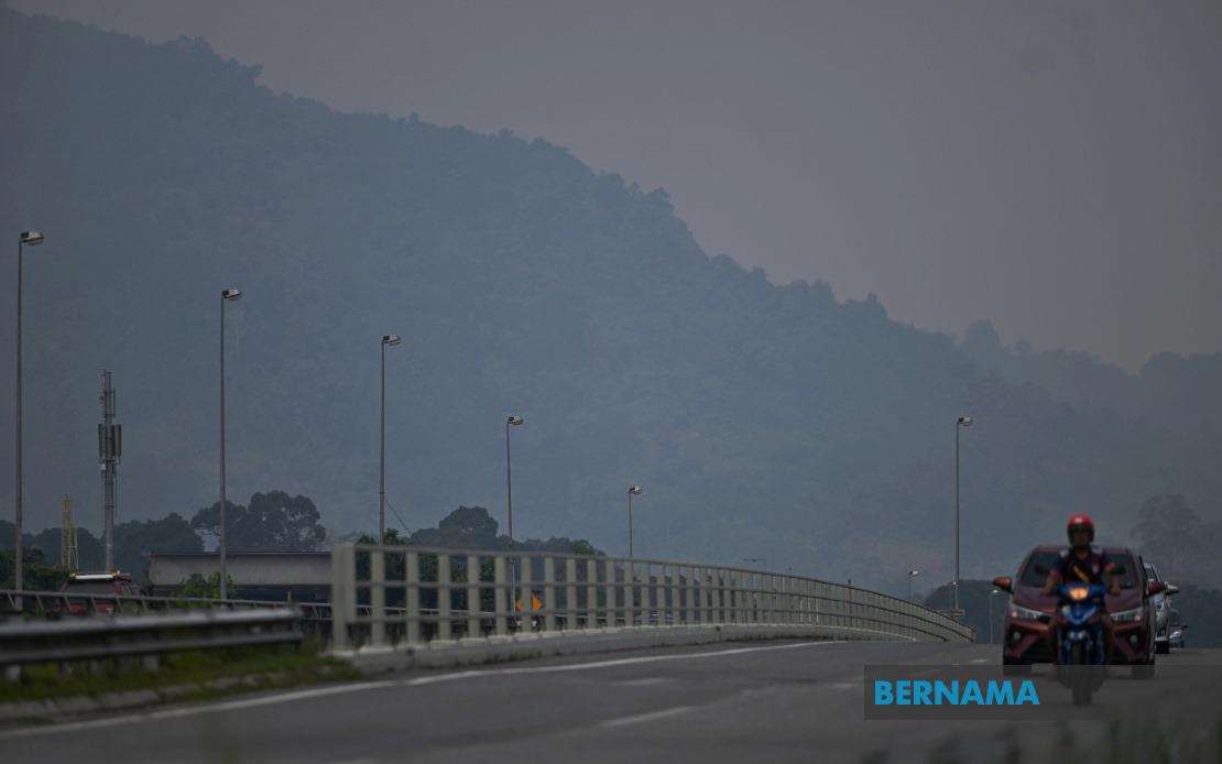Sarawak Grapples with Severe Haze as Serian Records 'Very Unhealthy' Air Quality