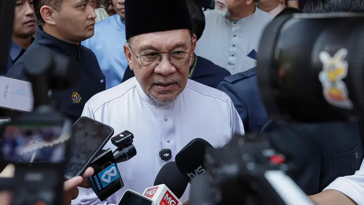 Anwar Vows Renewed Effort After Topping Approval Survey, Warns Against Complacency