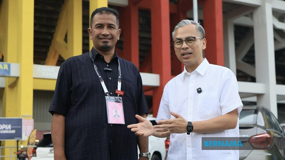 Fahmi Urges All Parties to Keep Negeri Sembilan Campaign Clean Amid Billboard Vandalism