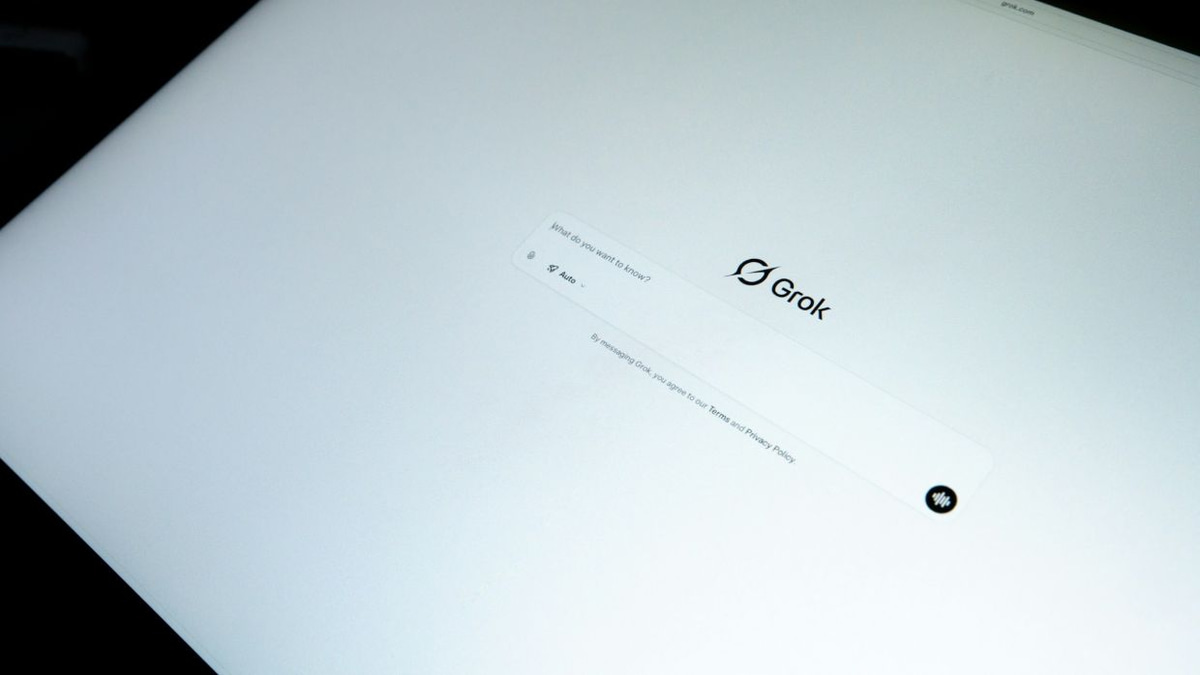 SpaceX AI Opens Grok Code After Privacy Uproar Over Secret Data Collection